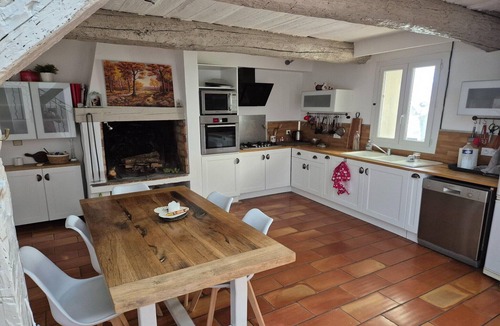 Gonfaron House | Villa in Le Luc with Pool & Vineyard Views