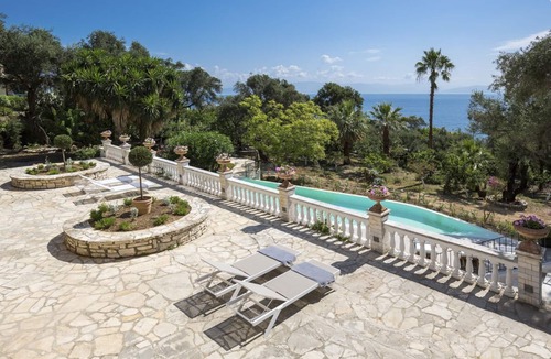 Benitses Villa | Villa Jacaranda Blue