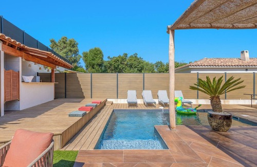 Ollioules House | Villa JACKY—fully air-conditioned, with a pool and pétanque, near the sea, sleeps 6