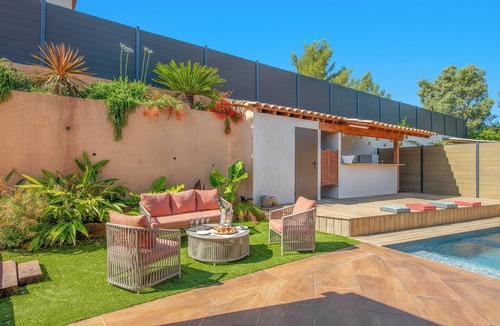 Ollioules House | Villa JACKY—fully air-conditioned, with a pool and pétanque, near the sea, sleeps 6