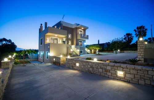 Adelianos Kampos Villa | Villa Kalli - brand new Villa with private swimming pool - 10' from Old Town !