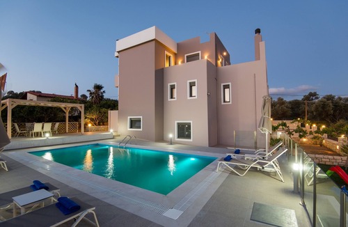 Adelianos Kampos Villa | Villa Kalli - brand new Villa with private swimming pool - 10' from Old Town !