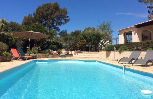 Le Beausset Hotel | Villa Le Beausset quiet close to beaches.