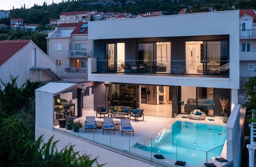 Brasina Villa | Villa Mative Exclusive with Four-Bedrooms, Heated Pool