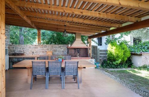 Sikia House | Villa Menie - Golden Fig Sykia lodge