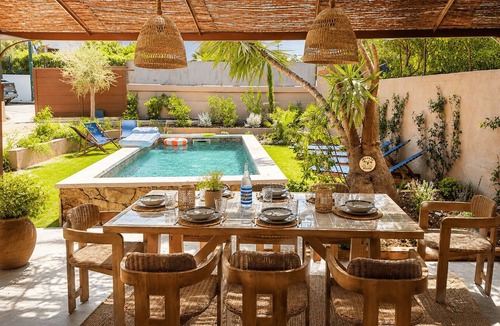 Le Brusc House | Villa Mezzanotte in Le Brusc - 80 meters from the sea - Pool - Parking - Sleeps 8 - Cozy