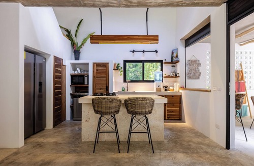 La Iglesia House | Villa Milagros - Starlink - Playa Popy- private pool - pets allowed