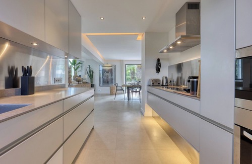 Cote d'Azur- French Riviera Villa | Villa Moderne à 5 minutes de la place des lices