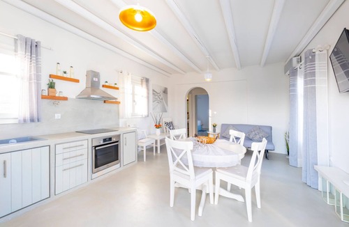 Logaras House | Villa Olena: 2 villas 10 pax 2 pools Punda Beach Paros