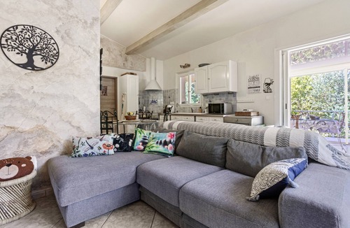 Cuers Villa | Villa 'Palmiers En Couleurs' with Mountain View, Private Pool, and Wi-Fi