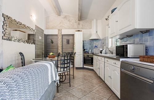 Cuers Villa | Villa 'Palmiers En Couleurs' with Mountain View, Private Pool, and Wi-Fi