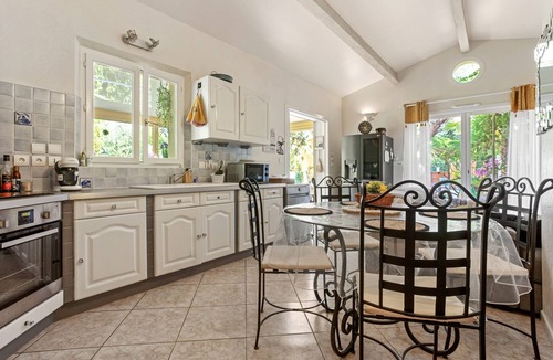 Cuers Villa | Villa 'Palmiers En Couleurs' with Mountain View, Private Pool, and Wi-Fi