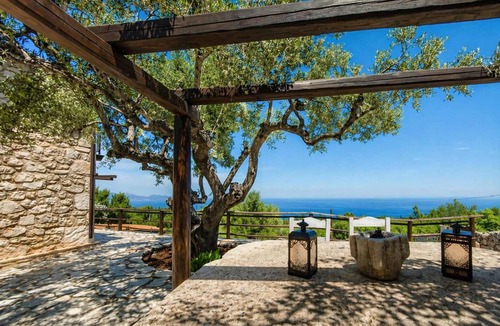 Skinaria Apartment | Villa Poseidon - Family Suite In Zante w/Pool