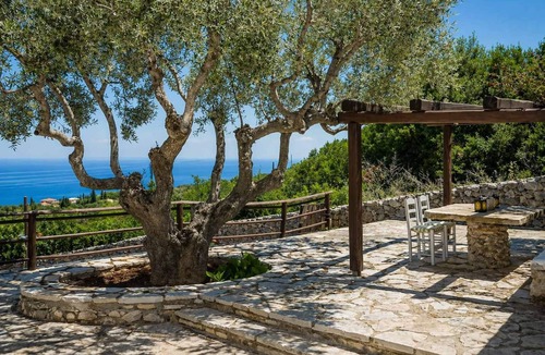 Skinaria Apartment | Villa Poseidon - Family Suite In Zante w/Pool