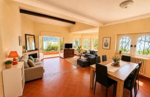 Agay Villa | Villa provençale authentique front de mer piscine et plage privée