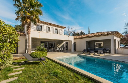 Les Brugassieres Villa | Villa Romaine - Nestled in lush greenery in Le Plan-de-la-Tour