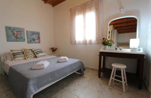 Naxos Villa | Villa Rouvis with outdoor Hot Tub