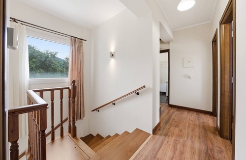 Petaleia Villa | Villa 'Sarakinos' with Sea View, Wi-Fi, and Air Conditioning