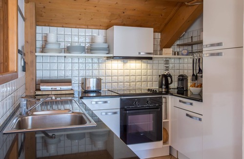 Chamonix City Centre Cottage | Villa Vallet Apartment - an apartment that sleeps 6 guests in 3 bedrooms