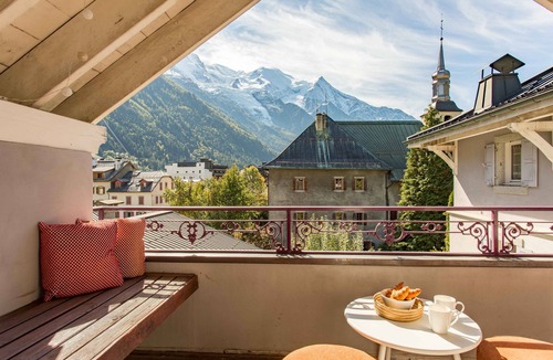 Chamonix City Centre Cottage | Villa Vallet Apartment - an apartment that sleeps 6 guests in 3 bedrooms