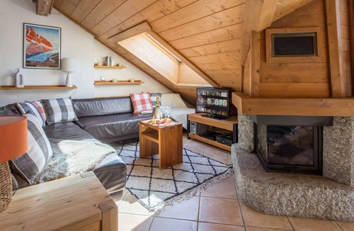 Chamonix City Centre Cottage | Villa Vallet Apartment - an apartment that sleeps 6 guests in 3 bedrooms