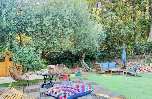 La Motte Villa | Villa Verdoyante – Charme provençal, jardin arboré et piscine à La Motte