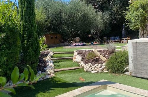 La Motte Villa | Villa Verdoyante Charme provençal jardin arboré et piscine à La Motte