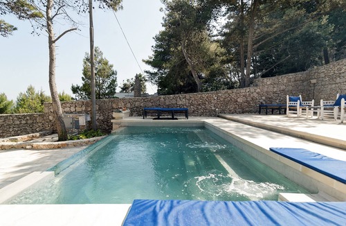 Castro Marina Villa | Villa vith private pool facing the sea