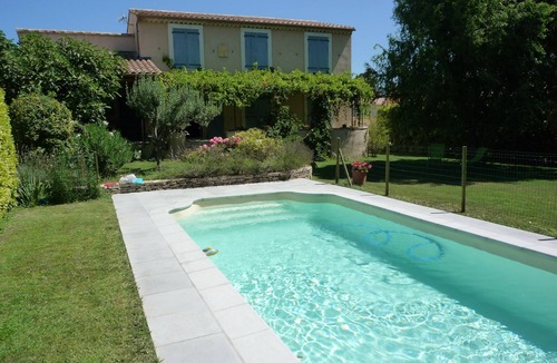 Velleron Villa | Villa with swimming pool in small provencal village near l'isle sur la sorgue