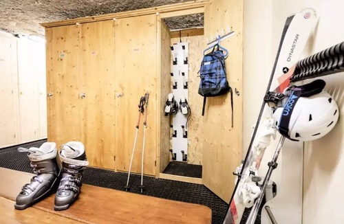 Belle Plagne Hotel | Village Club MMV Les Deux Domaines * - Room 3 People - full board