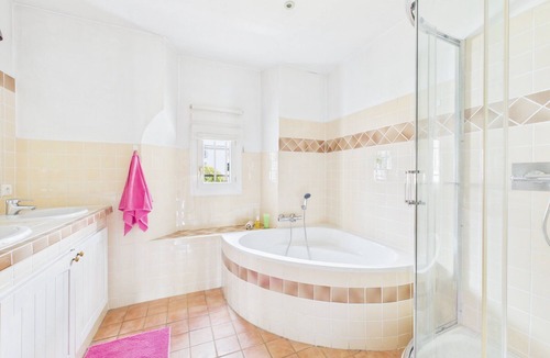 Rognes House | Village house