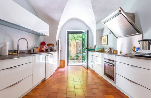 Suze-la-Rousse Ski Chalet | Village House with Pool – Suze-la-Rousse, Drôme Provençale
