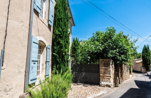 Suze-la-Rousse Ski Chalet | Village House with Pool – Suze-la-Rousse, Drôme Provençale