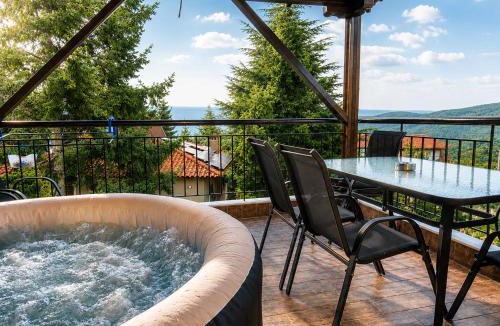 Taxiarkhis Villa | Villas Lirtzis