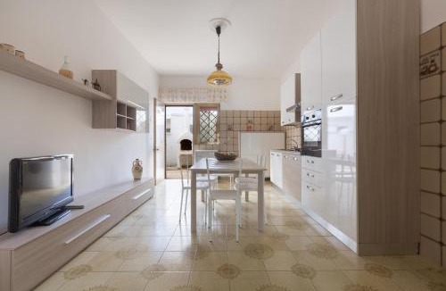 Torre Lapillo House | Villetta Lorena by BarbarHouse