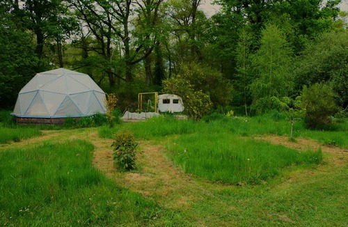 Saint-Leopardin-d'Augy House | Vintage Caravan in green and quiet paradise