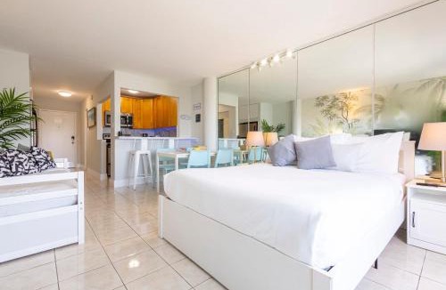 North Bay Village Apartment | Vista Mar: Bay Views Close to Miami Attractions