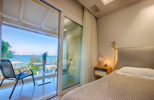 Agios Georgios Pagon Apartment | Vistonia Studio 9 - right on the beach with sea views