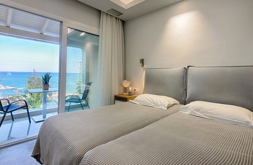 Agios Georgios Pagon Apartment | Vistonia Studio 5 - right on the beach with sea views