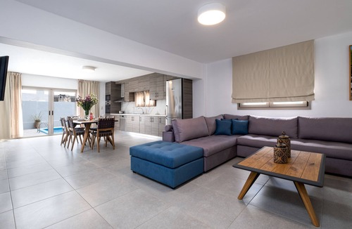 Kato Valsamonero Apartment | Vivian's Cosy Apartment with Pool & Privacy