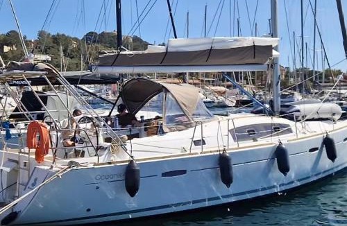 Saint-Mandrier-sur-Mer Boat Rental | Voilier à quai Location insolite