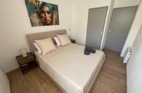 Riez Apartment | Vous viendrez vivre ici 2 pièces lavandes garage à moto