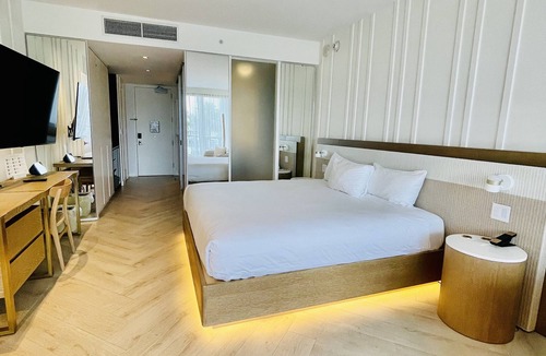 City Center Hotel | W Hotel South Beach residence suite with balcony