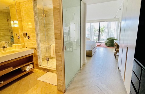 City Center Hotel | W Hotel South Beach residence suite with balcony
