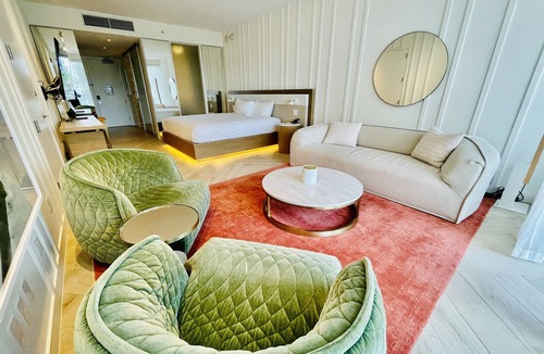 City Center Hotel | W Hotel South Beach residence suite with balcony
