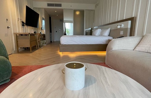 City Center Hotel | W Hotel South Beach residence suite with balcony