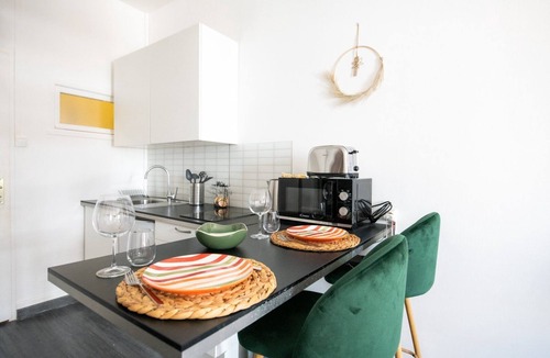 Republique - Tolstoi Apartment | Warm & cosy, close to metro station A Charpennes