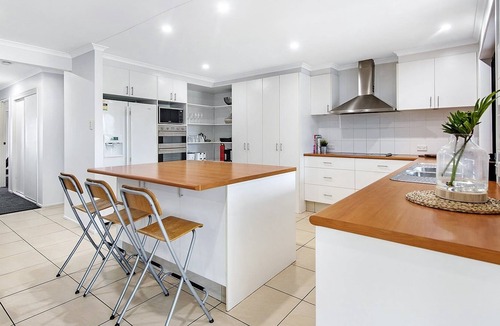 Mermaid Beach House | Weatherly Waters (Pet Friendly)