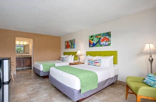 Historic Downtown Kissimmee Hotel | Weekend Getaway Room w 2 DBL Beds in the Entertainment District