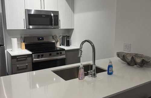 Town Square Condo | Welcome to casa neo in Wynwood 1/1 cozy home close to south beach, midtown &more